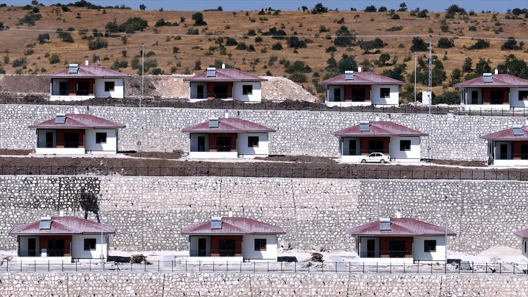 Bakan Kurum: Sındırgı deprem konutları anahtarları teslim edilecek