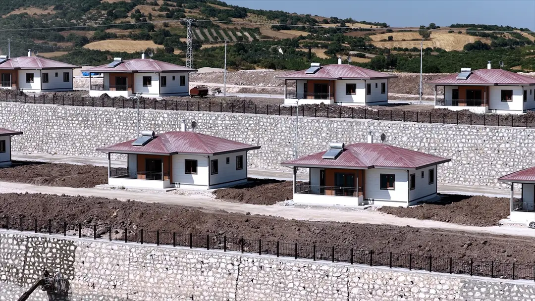 Bakan Kurum: Sındırgı deprem konutları anahtarları teslim edilecek