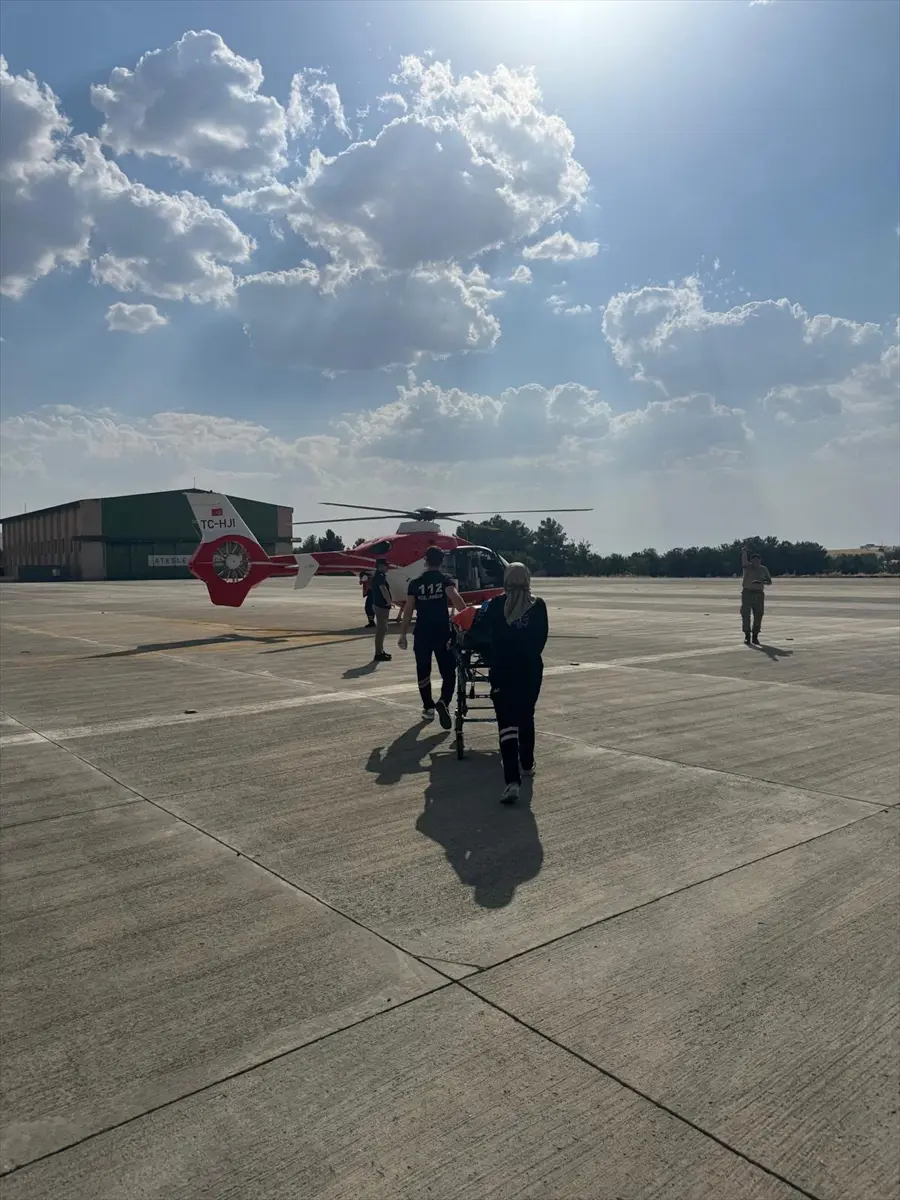 Siirt'te beyin kanaması geçiren hasta hava ambulansıyla kurtarıldı