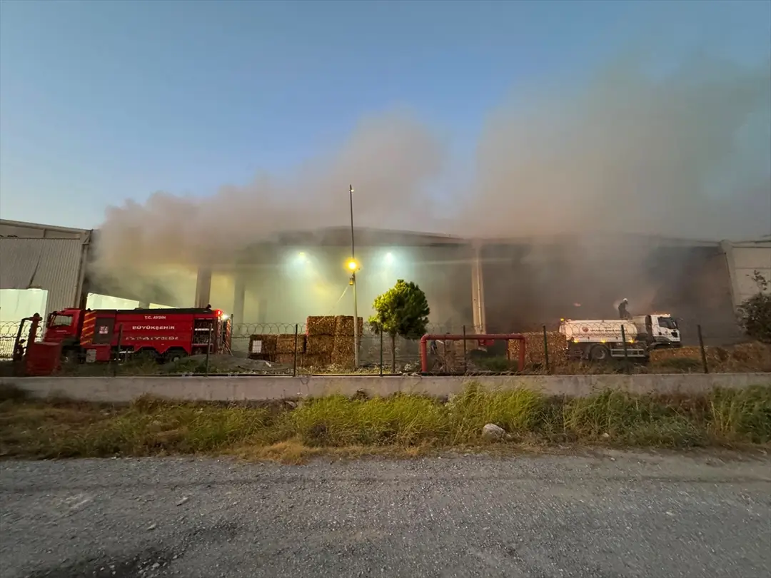 Aydın Söke'de fabrika yangını söndürüldü: Hasar oluştu
