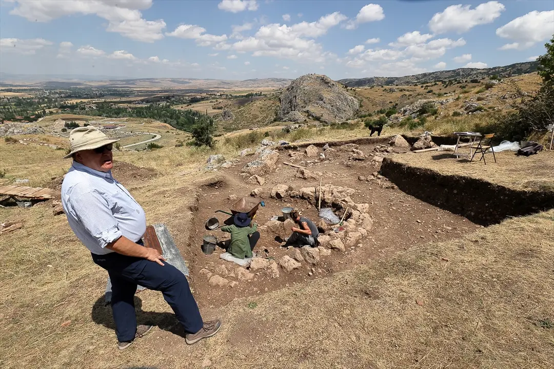 Hattuşa'da 2 bin 300 yıllık yeni mezarlar bulundu