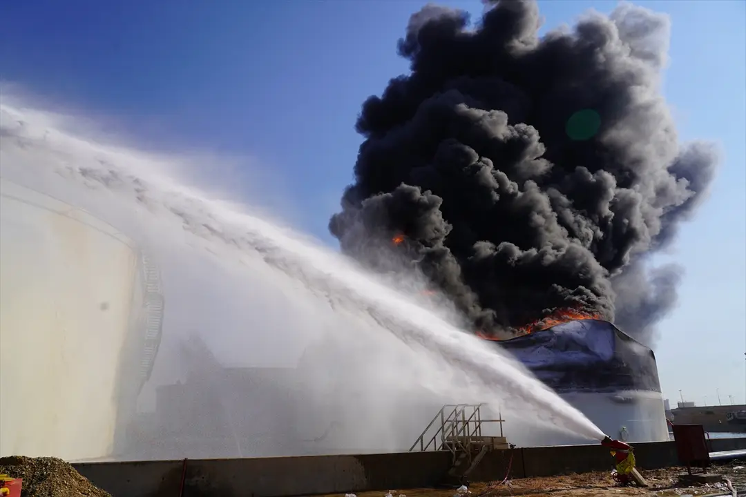 Libya: Zaviye petrol tesisleri kırmızı çizgi, saldırı sürüyor