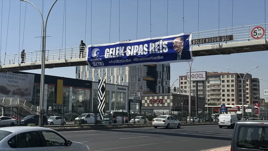 Cumhurbaşkanı Erdoğan'a teşekkür: Diyarbakır'dan pankart