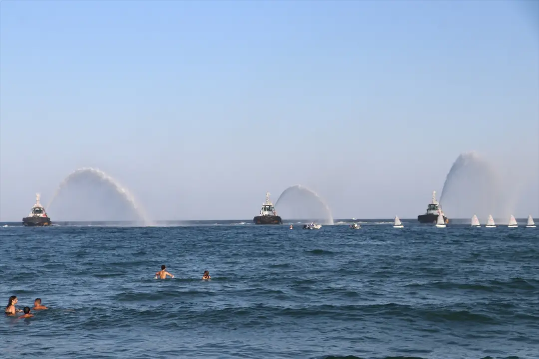 Yelken, römorkör ve paramotor gösterileri ilgi gördü