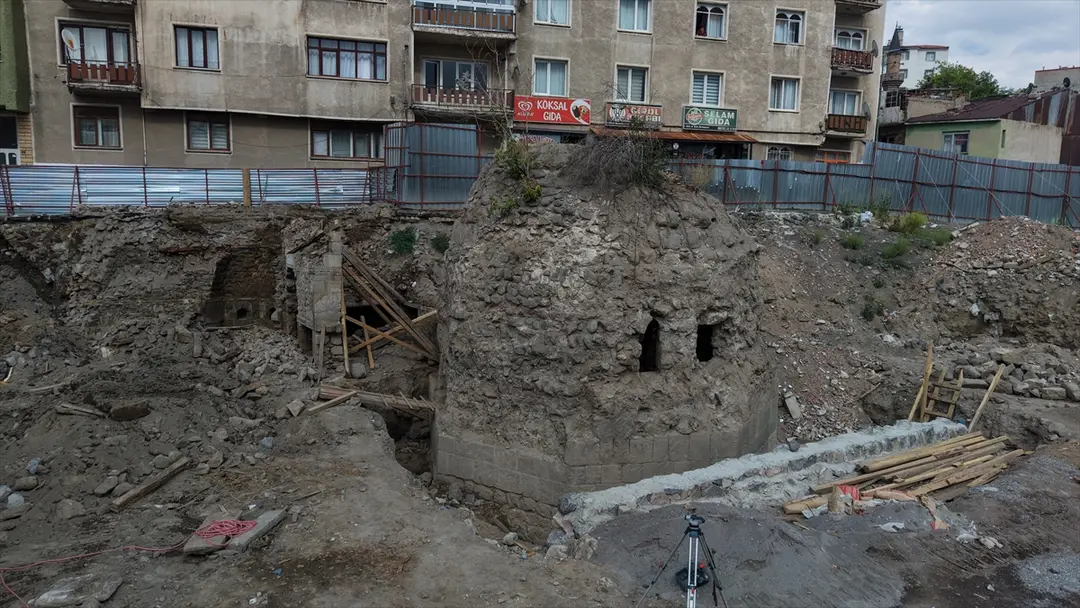 Ahi Toman Baba'nın kümbeti gün yüzüne çıkarılıyor