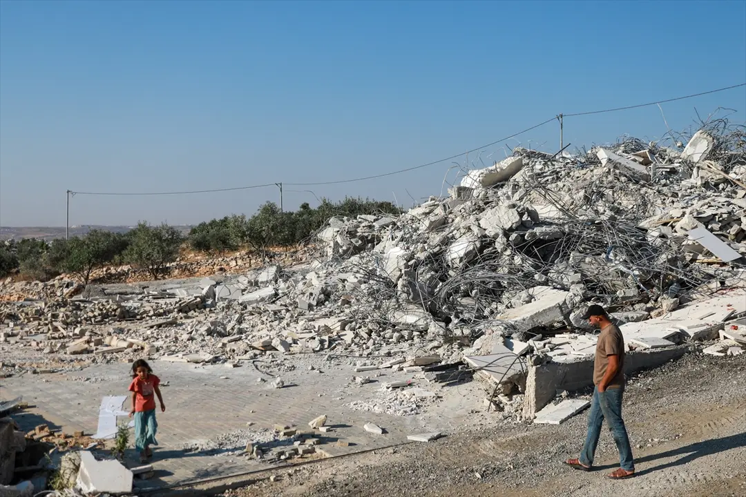 İsrail ordusu Beytüllahim'de Filistinlilere ait üç katlı binayı yıktı