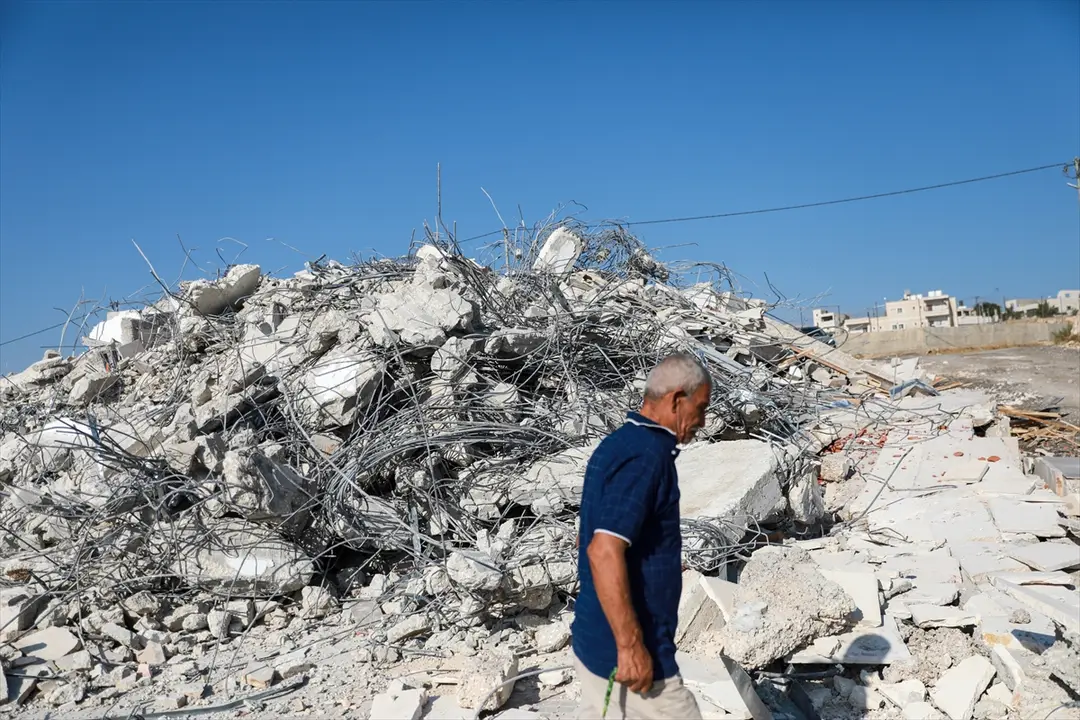 İsrail ordusu Beytüllahim'de Filistinlilere ait üç katlı binayı yıktı