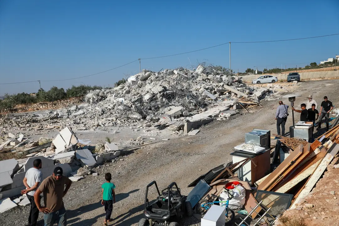 İsrail ordusu Beytüllahim'de Filistinlilere ait üç katlı binayı yıktı