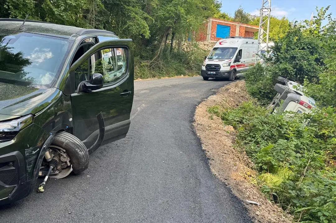 Ordu Ünye'de fındık işçilerini taşıyan minibüs kazası: 8 yaralı