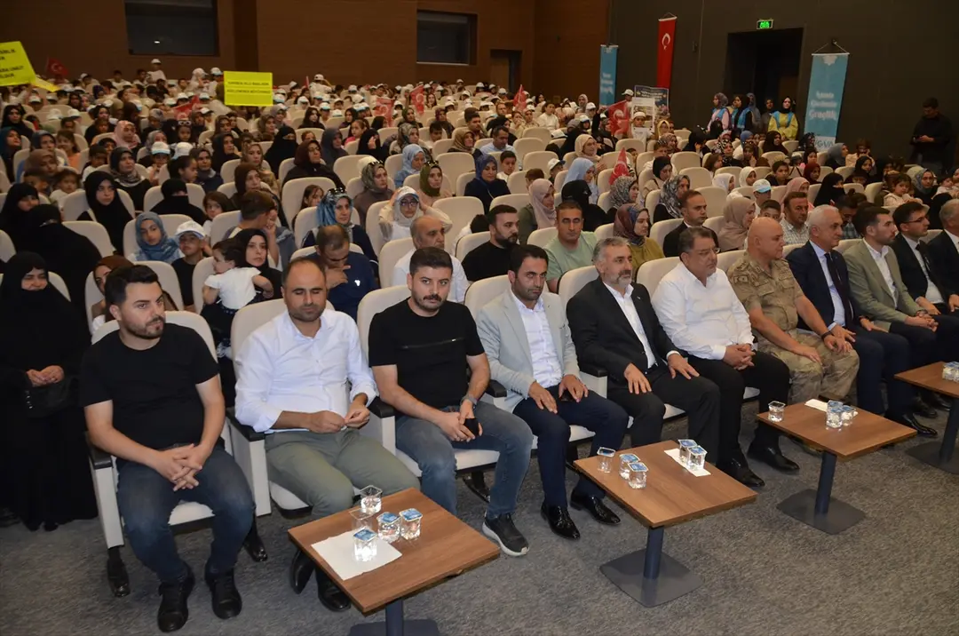 Muş'ta TÜGVA Yaz Okulu kapanışı: 8 bin 200 öğrenci katıldı