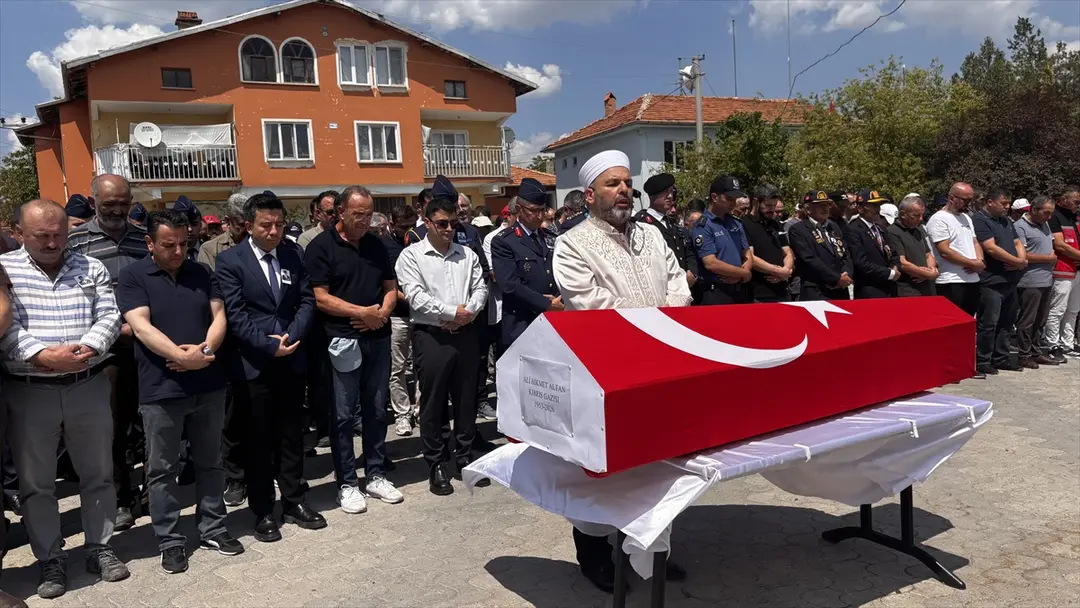 Kütahya'da traktör kazasında ölen Kıbrıs Gazisi defnedildi