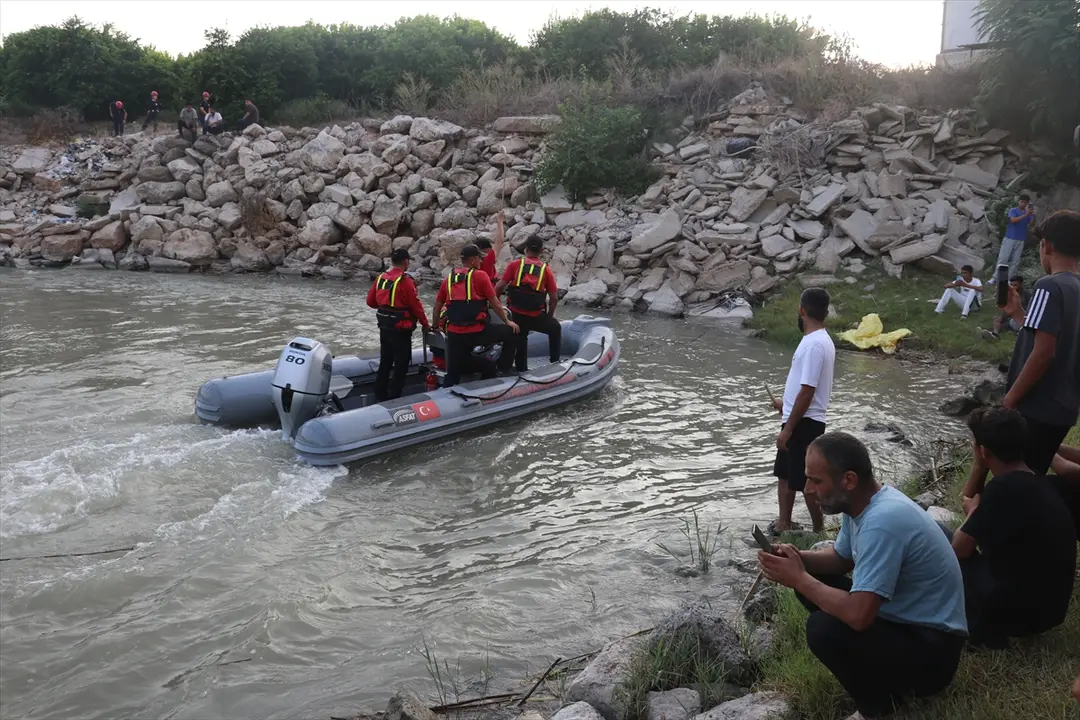 Adana Ceyhan Nehri'nde kaybolan 2 çocuğu arama sürüyor