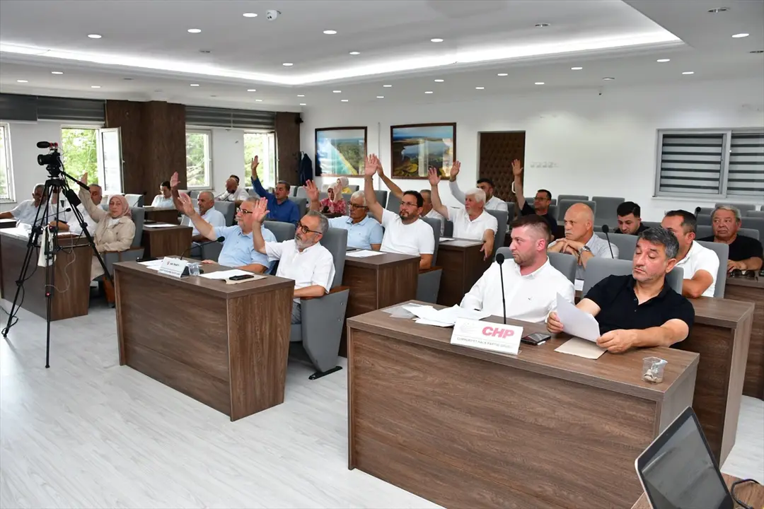 Kul: Suriye'ye çöp kamyonu desteği