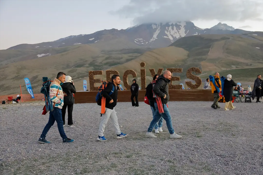 Erciyes'te Perseid meteor yağmuru: Gökyüzü tutkunları izledi