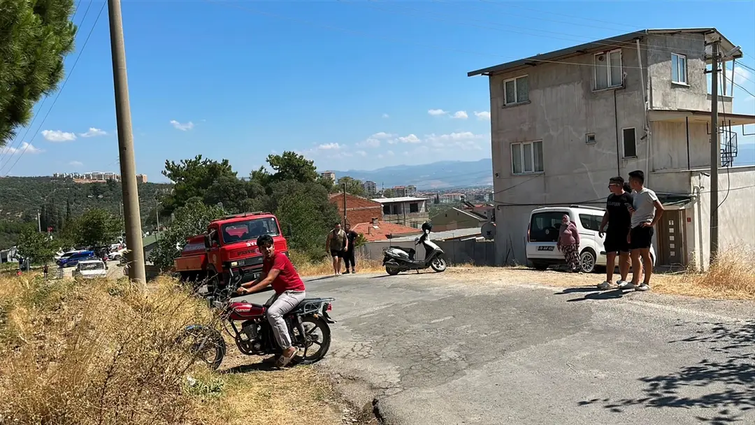 GÜNCELLEME - Balıkesir'in Edremit ilçesinde arazide başlayıp ormana sıçrayan yangına müdahale ediliyor