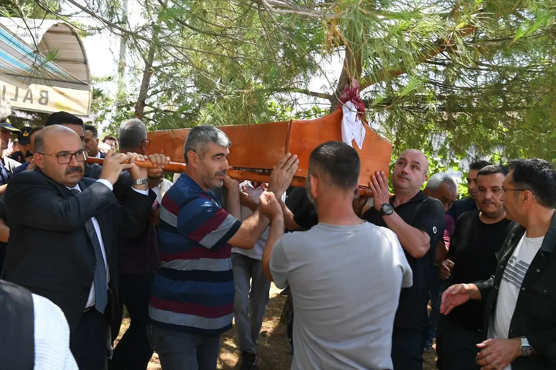 Balıkesir'deki kazada ölen Serra Uyan toprağa verildi