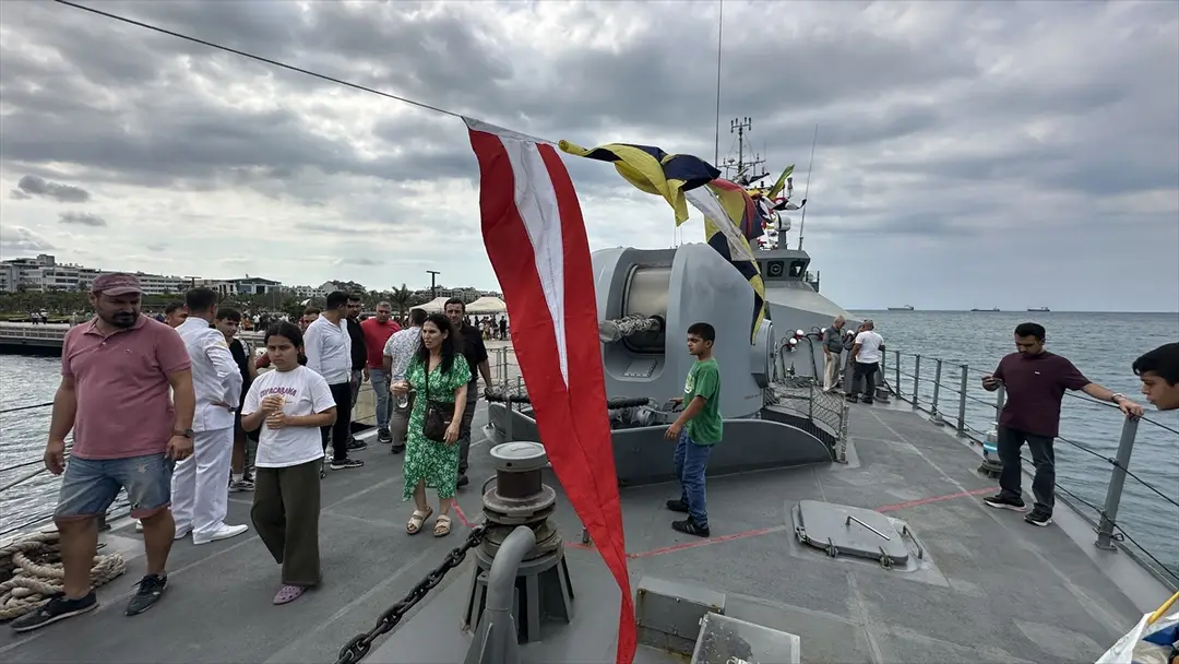 Deniz Kuvvetleri Günü: TCG Karpaz İskenderun'da halkla buluştu