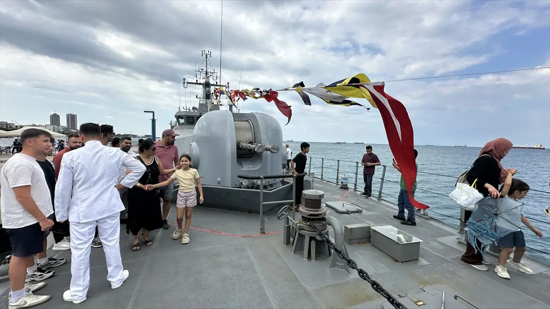 Deniz Kuvvetleri Günü: TCG Karpaz İskenderun'da halkla buluştu