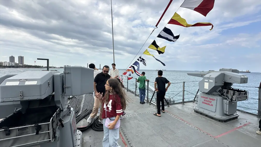 Deniz Kuvvetleri Günü: TCG Karpaz İskenderun'da halkla buluştu