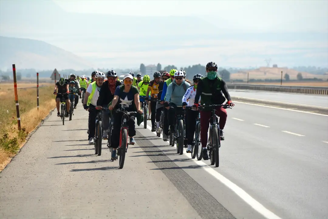Yeşilay: Bitlis'ten Muş'a bağımlılıkla mücadele için pedal çevrildi