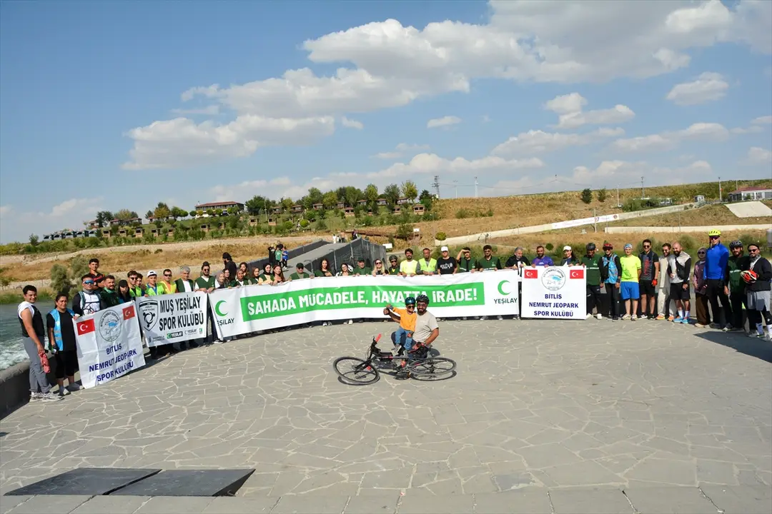 Yeşilay: Bitlis'ten Muş'a bağımlılıkla mücadele için pedal çevrildi