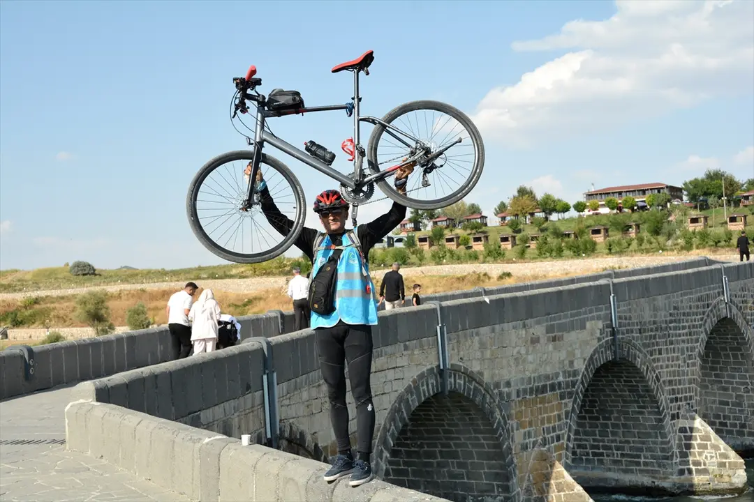 Yeşilay: Bitlis'ten Muş'a bağımlılıkla mücadele için pedal çevrildi