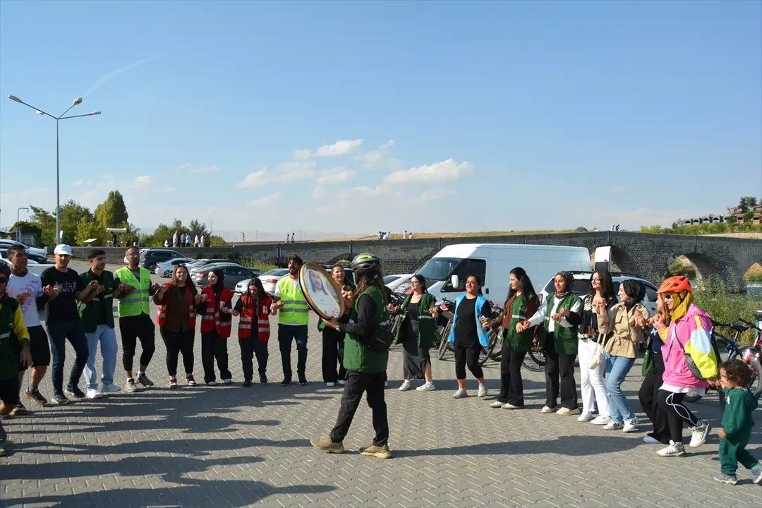 Yeşilay: Bitlis'ten Muş'a bağımlılıkla mücadele için pedal çevrildi