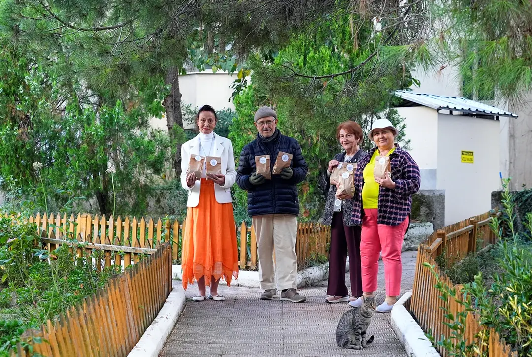 Huzurevi sakinleri limon kabuklarını ürüne dönüştürdü