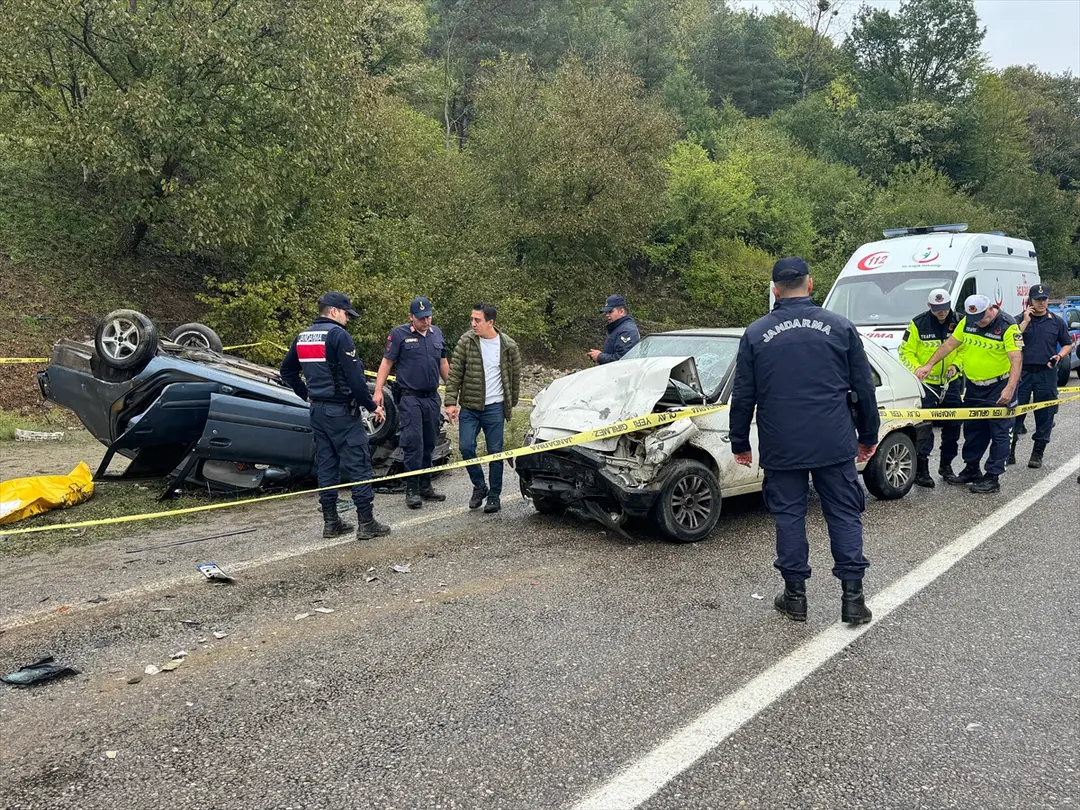 Bartın Ulus'ta Kaza: Cenazeden Dönen Aileden 1 Ölü, 6 Yaralı