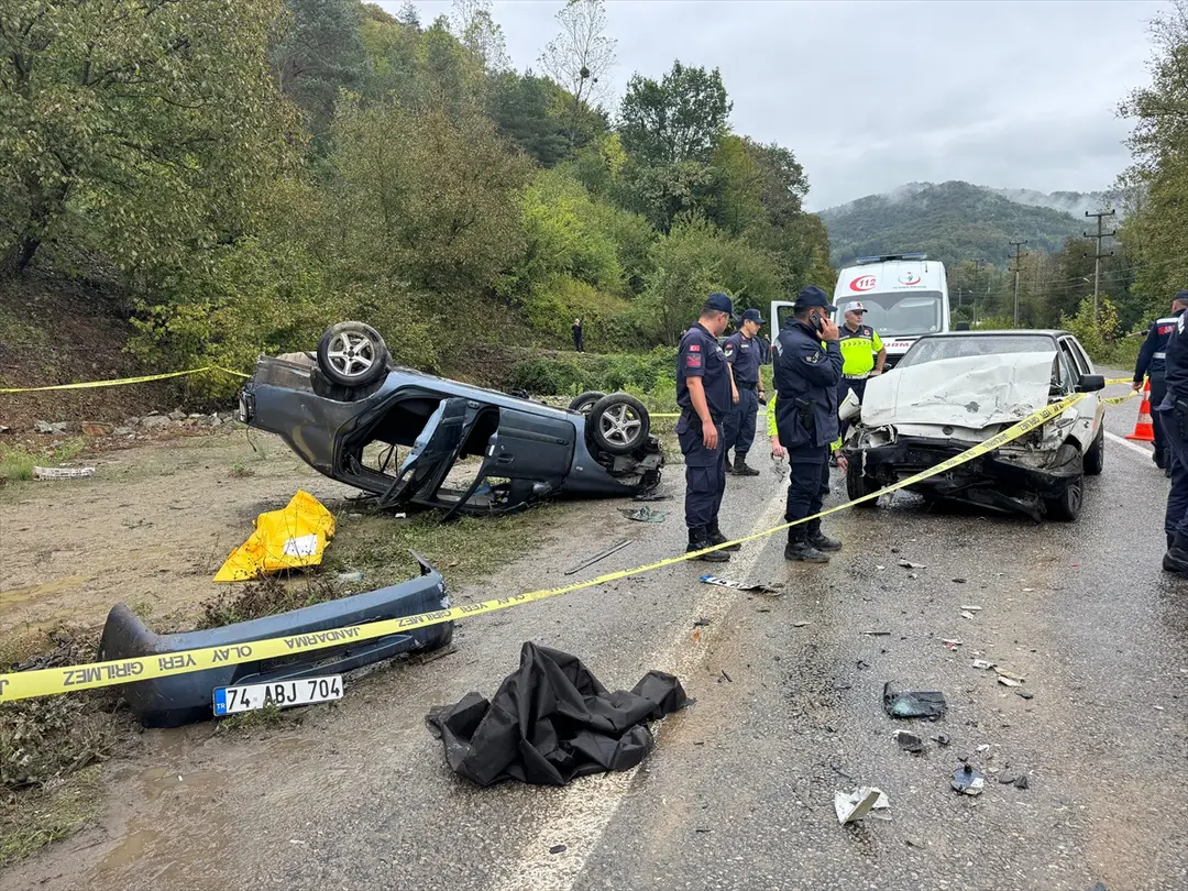 Bartın Ulus'ta Kaza: Cenazeden Dönen Aileden 1 Ölü, 6 Yaralı