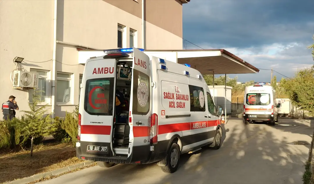 Balıkesir'de işçi servisi kazası: 13 kişi yaralandı