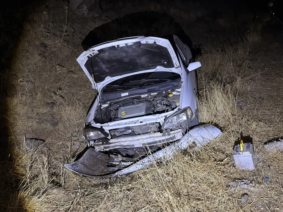 Şanlıurfa Siverek'te kaza: Otomobil şarampole devrildi, 3 yaralı