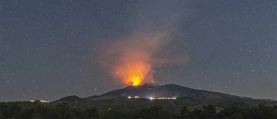 Etna Yanardağı Kül Püskürttü, Uçuşlar İptal