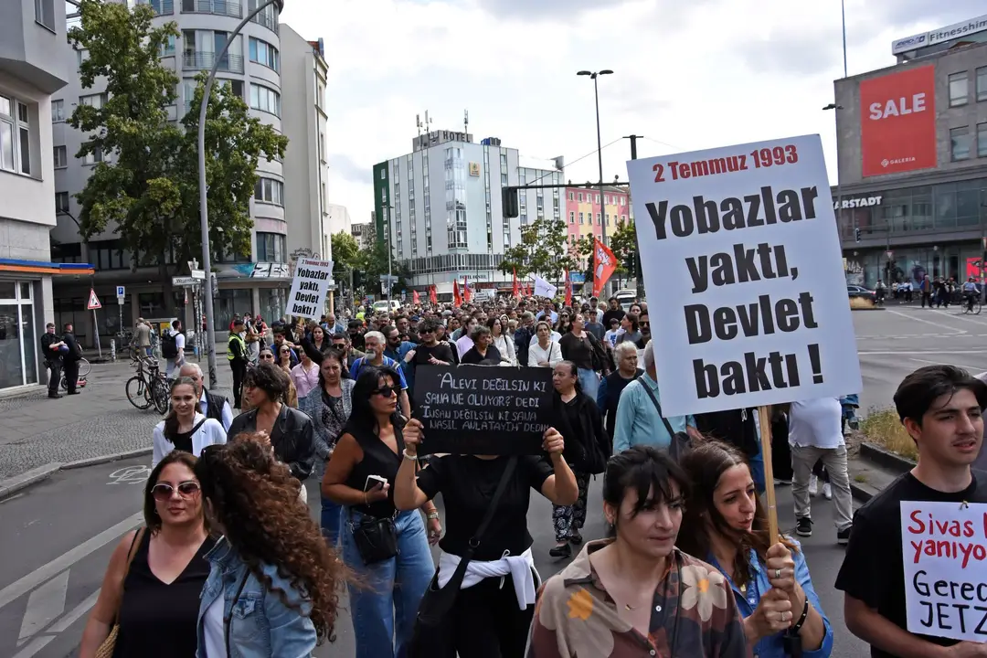 Berlin: Madımak-Massaker gedacht, Gerechtigkeit gefordert
