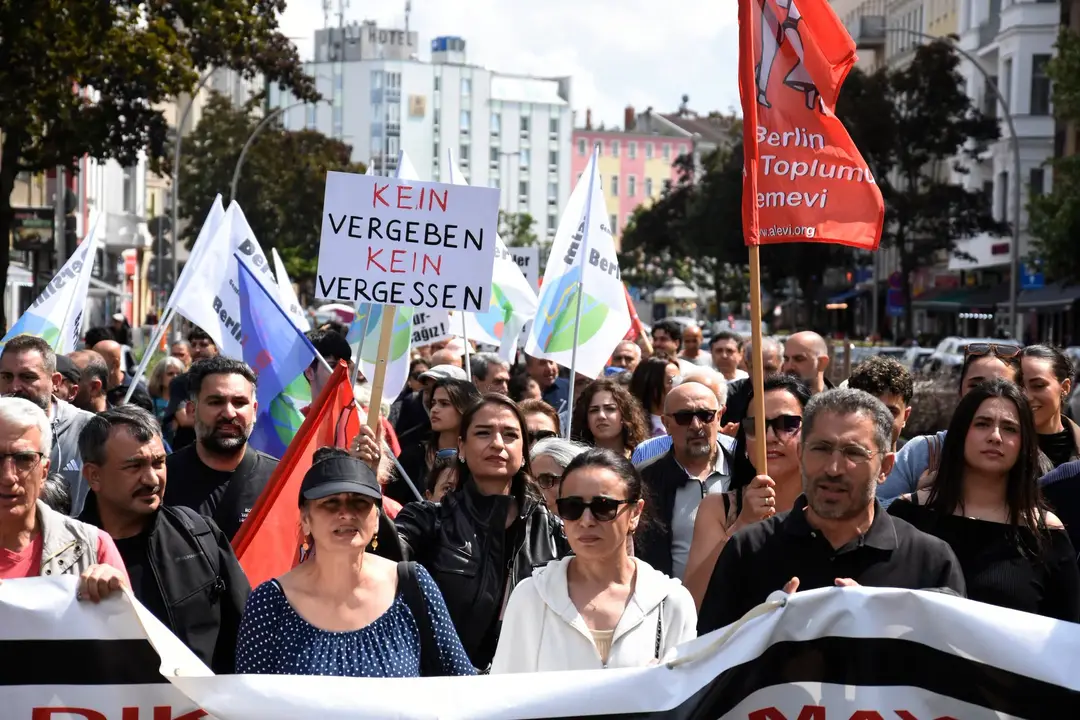 Berlin: Madımak-Massaker gedacht, Gerechtigkeit gefordert
