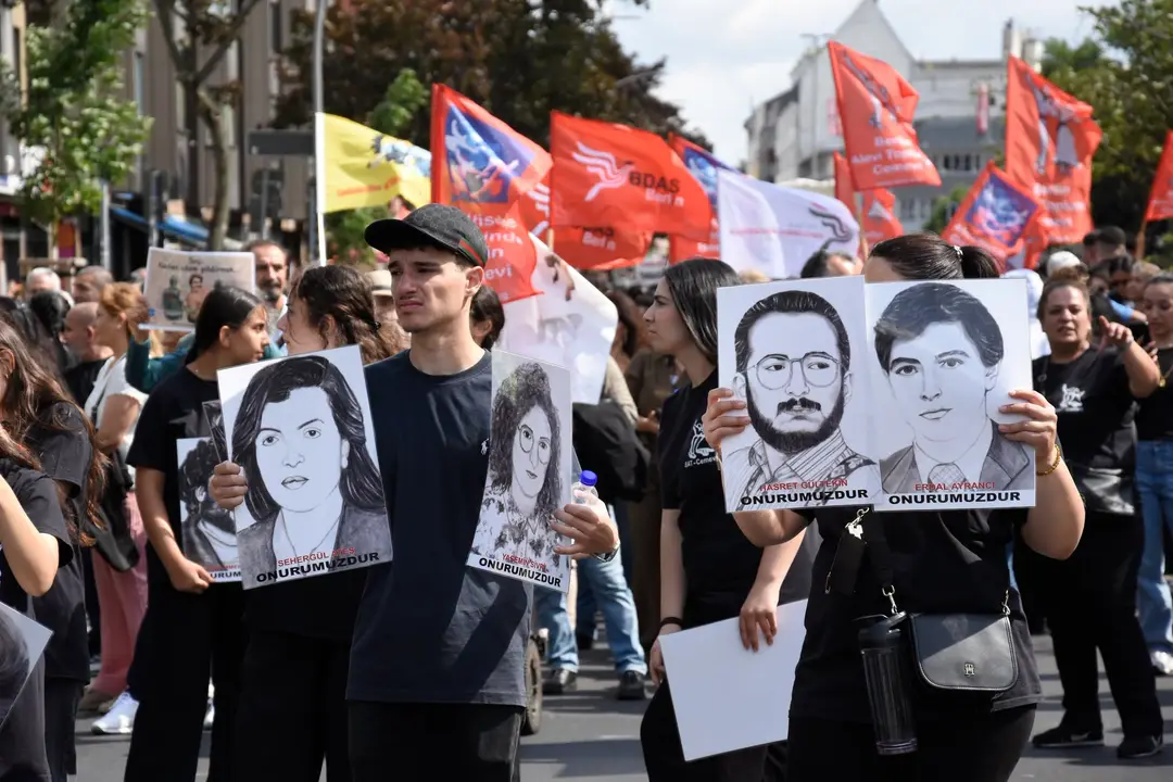 Berlin: Madımak-Massaker gedacht, Gerechtigkeit gefordert