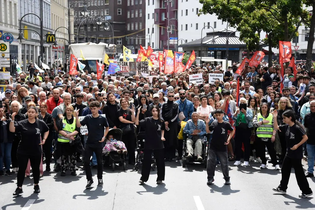 Berlin: Madımak-Massaker gedacht, Gerechtigkeit gefordert