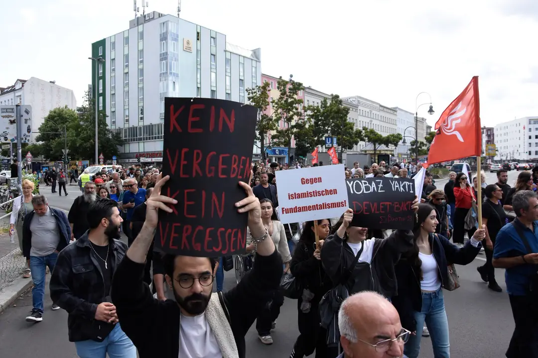 Berlin: Madımak-Massaker gedacht, Gerechtigkeit gefordert