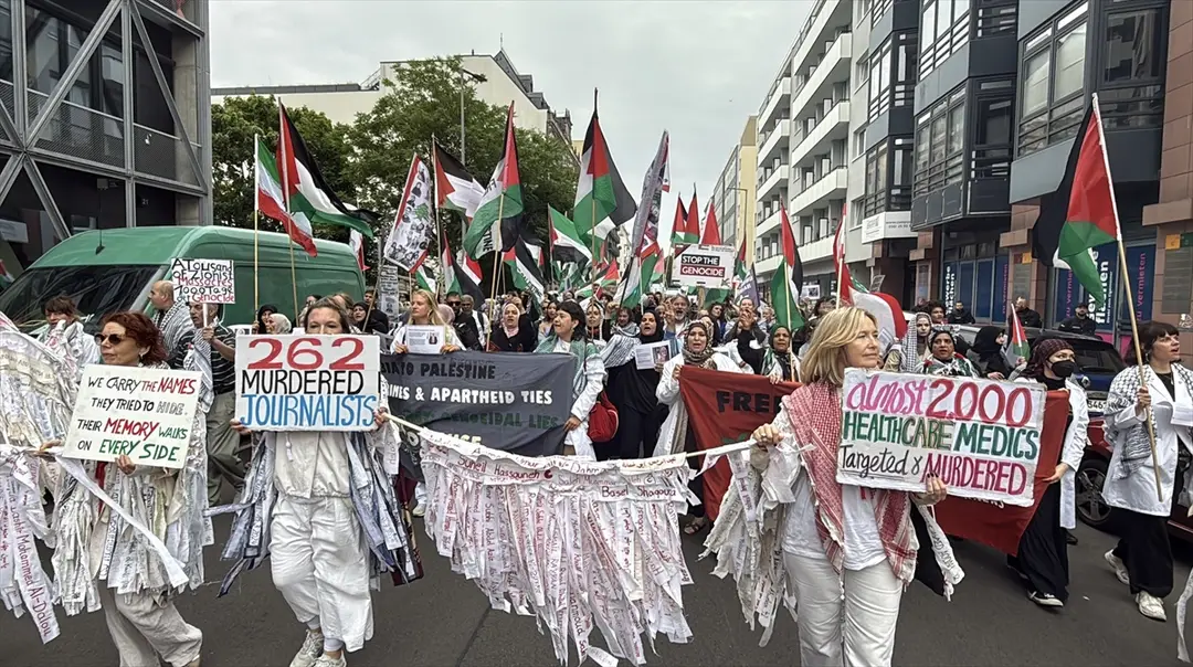 Berlin'de Filistin'e destek gösterisi