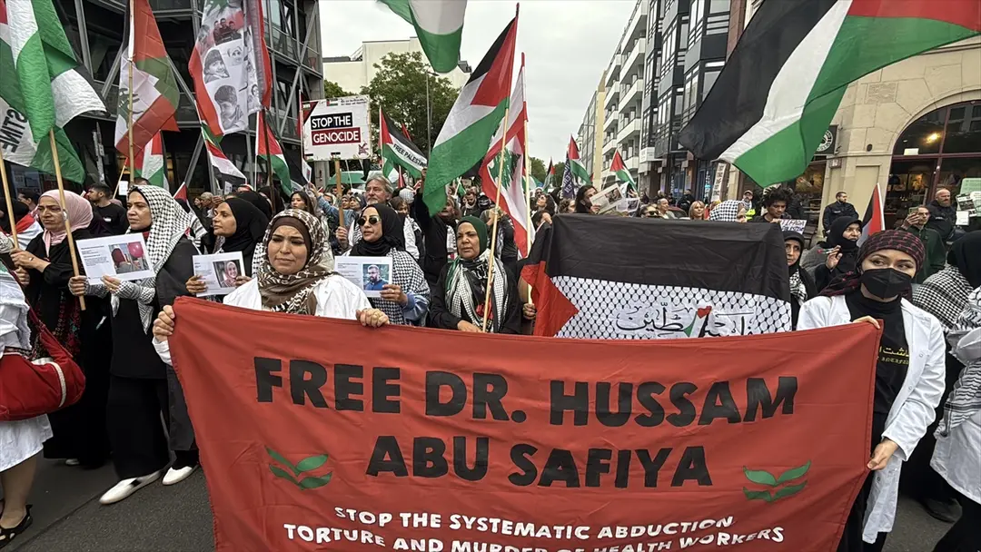 Berlin'de Filistin'e destek gösterisi
