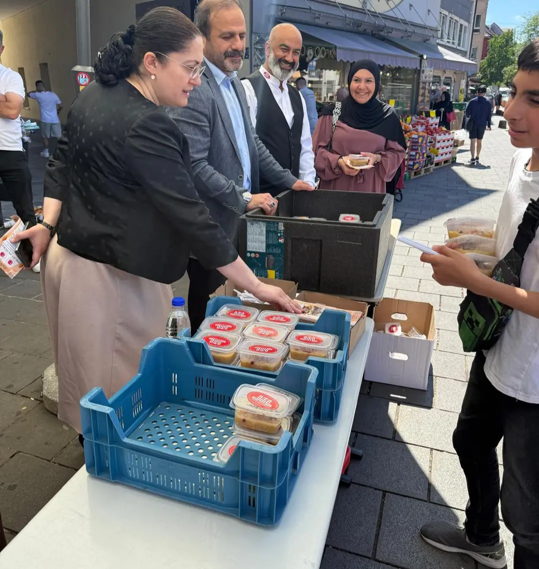 Nürnberg Plärrer Meydanı'nda Aşure Bereketi