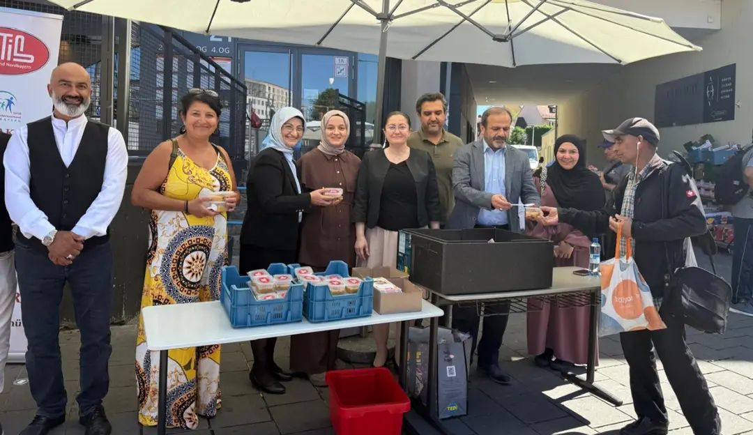 Nürnberg Plärrer Meydanı'nda Aşure Bereketi