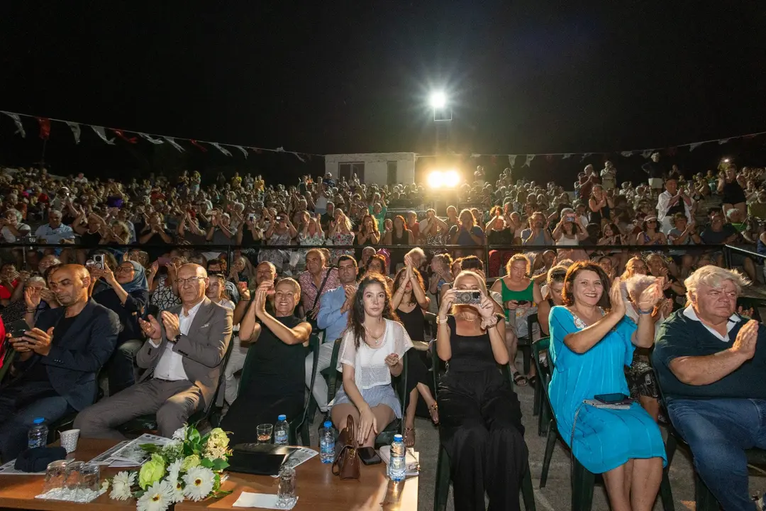 Fuat Saka’nın “Göç Senfonisi – Karanlık Sular” eseri Datça’da yeniden yankılandı
