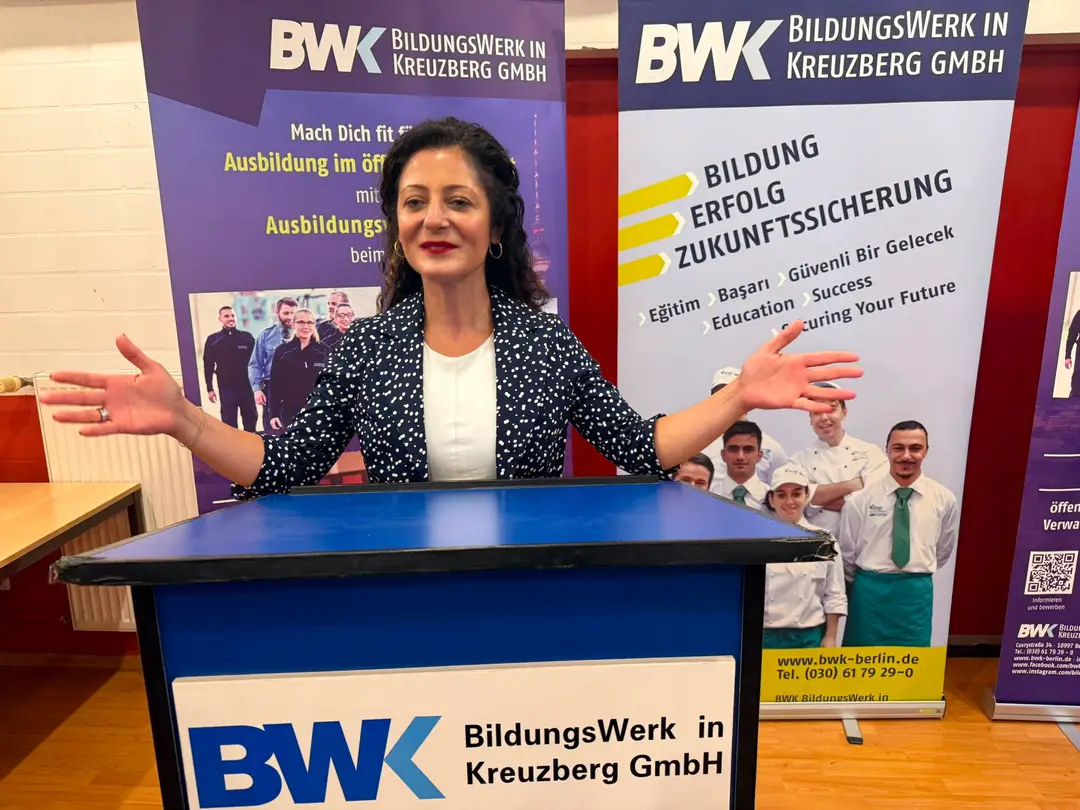Young People Preparing for Public Service Receive Certificates in Berlin