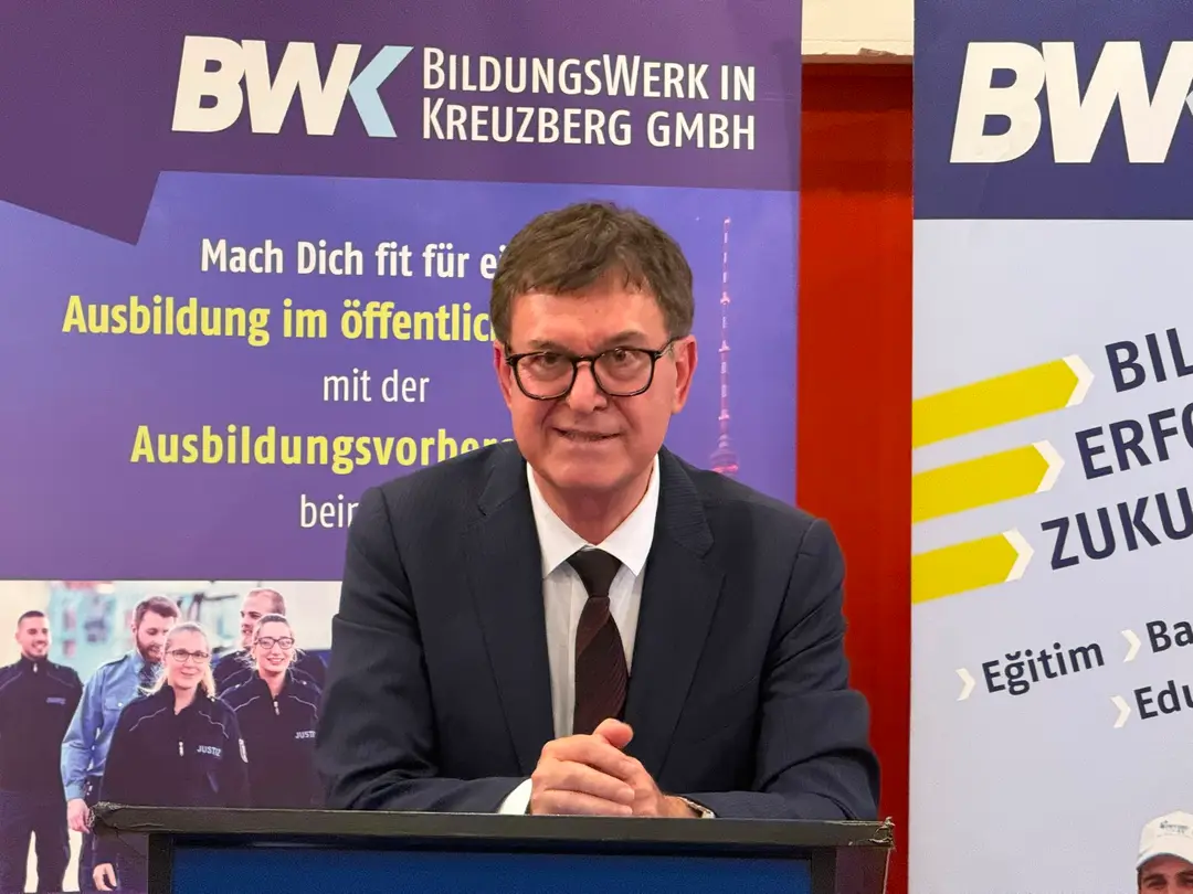 Young People Preparing for Public Service Receive Certificates in Berlin
