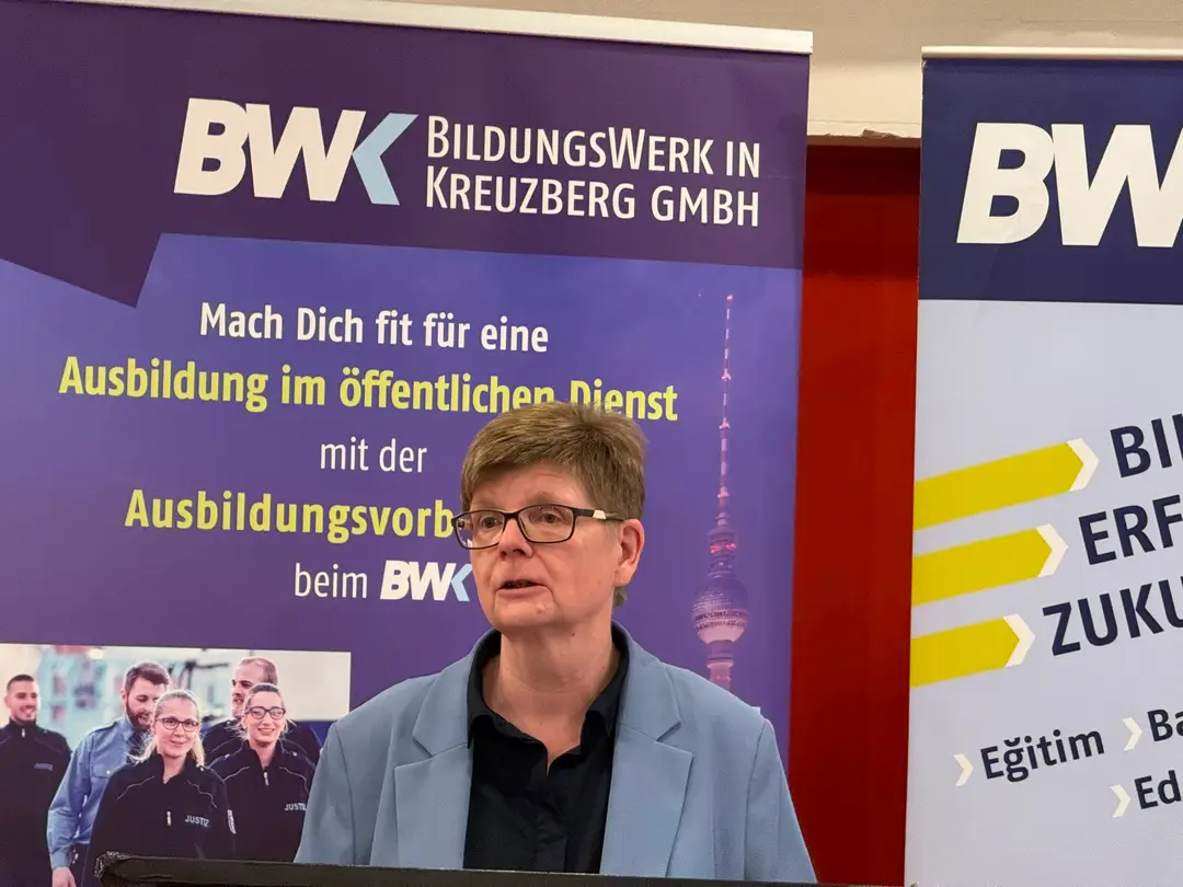 Young People Preparing for Public Service Receive Certificates in Berlin
