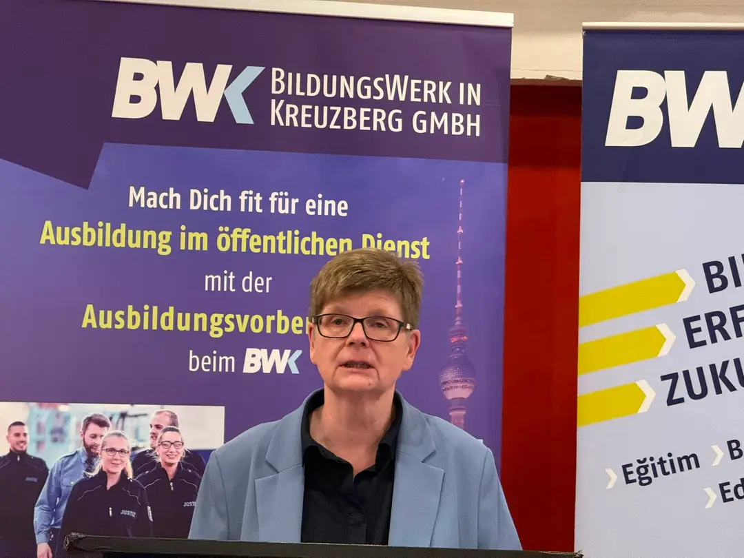 Young People Preparing for Public Service Receive Certificates in Berlin