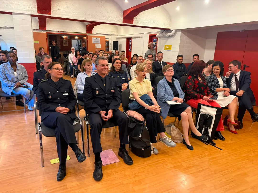 Young People Preparing for Public Service Receive Certificates in Berlin