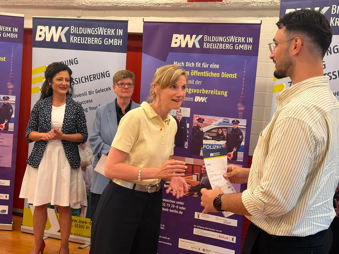 Young People Preparing for Public Service Receive Certificates in Berlin