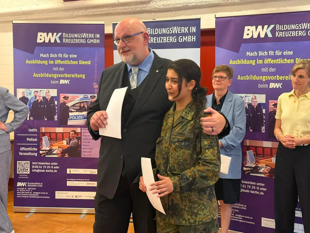 Young People Preparing for Public Service Receive Certificates in Berlin